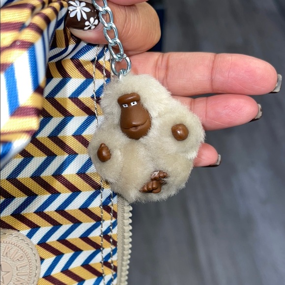 Chevron Patterned Pouch with Keychain - Picture 6 of 7